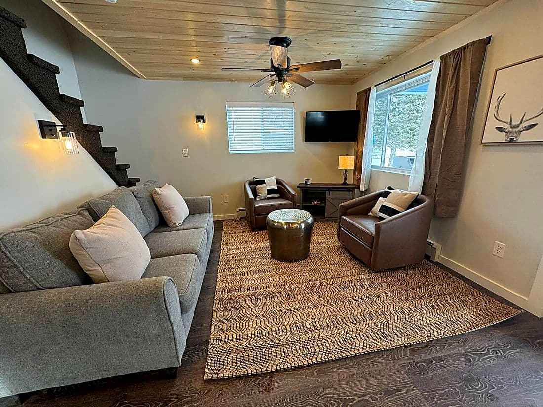 Somewhere to land at Eagles Landing Lakeside Cottages.